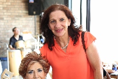 Alicia de Tanus y Lucero Alcalde.
